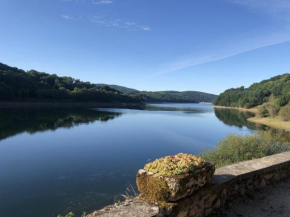 F2 meublé au bord du lac du LAOUZAS